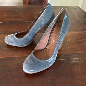 Juicy Couture Rosa Velvet Pumps Size 7 M